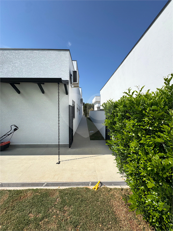 Linda Casa de frente para o lago com 5 suítes em Condomínio de Alto Padrão com lazer completo