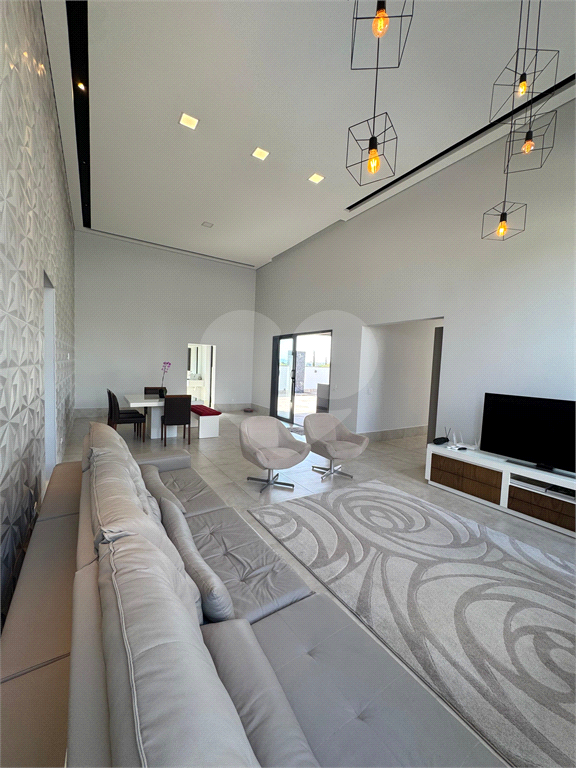 Linda Casa de frente para o lago com 5 suítes em Condomínio de Alto Padrão com lazer completo