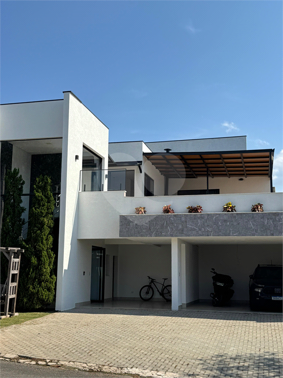 Linda Casa de frente para o lago com 5 suítes em Condomínio de Alto Padrão com lazer completo