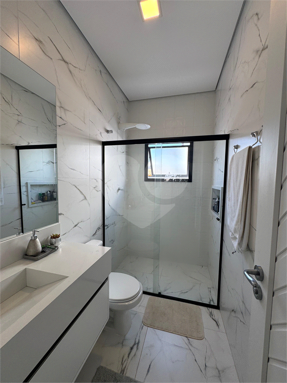 Linda Casa de frente para o lago com 5 suítes em Condomínio de Alto Padrão com lazer completo