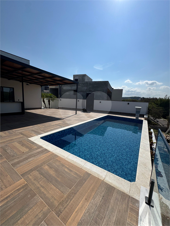 Linda Casa de frente para o lago com 5 suítes em Condomínio de Alto Padrão com lazer completo