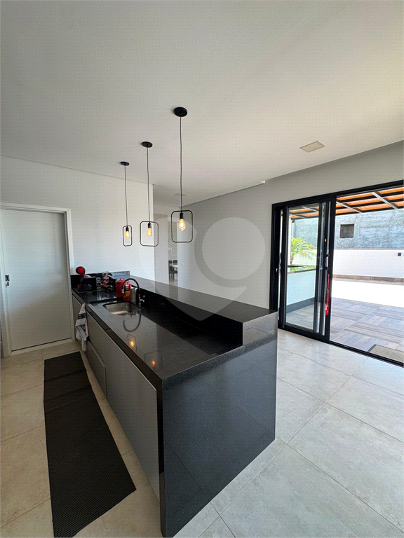 Linda Casa de frente para o lago com 5 suítes em Condomínio de Alto Padrão com lazer completo