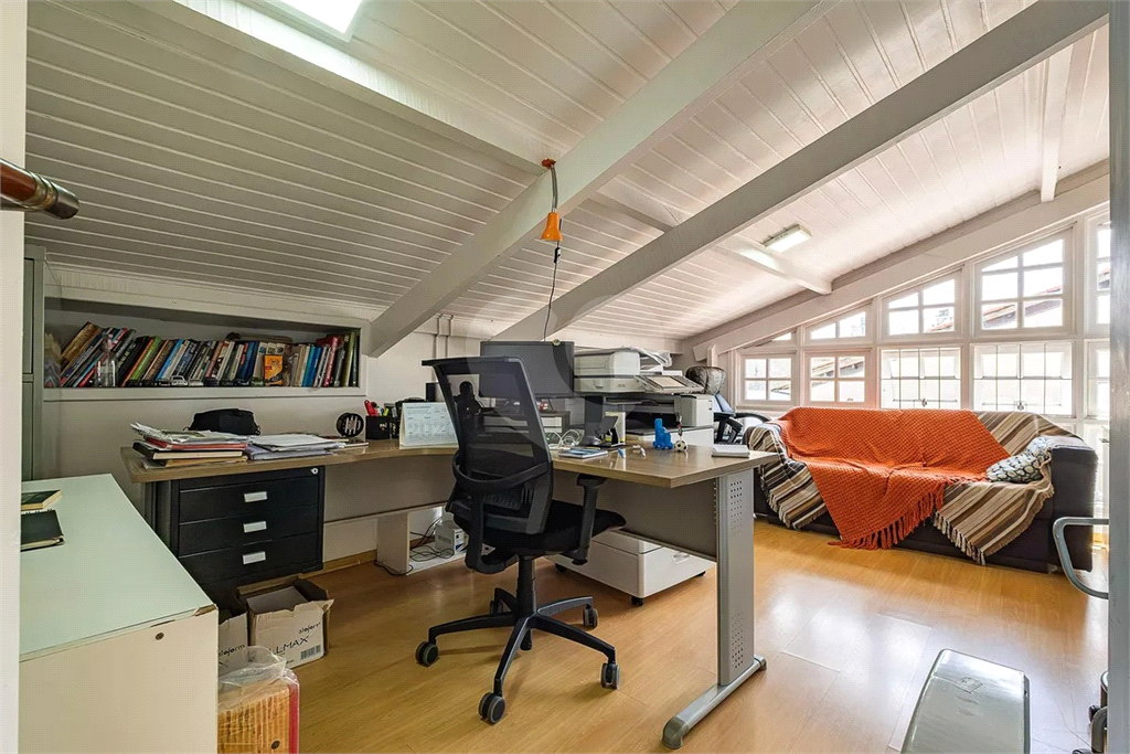 Casa à venda no Sumaré, 3 dormitórios, 1 suite, piscina, 2 vagas