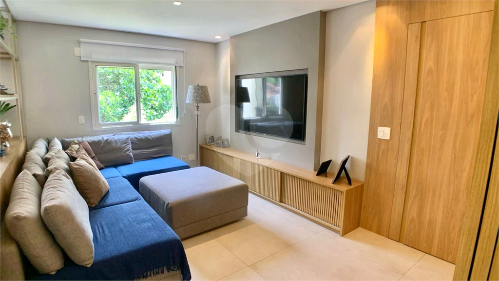 Apartamento à venda em ALTO DE PINHEIROS com 167 m² 
