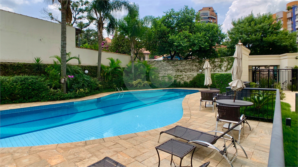 Apartamento à venda em ALTO DE PINHEIROS com 167 m² 
