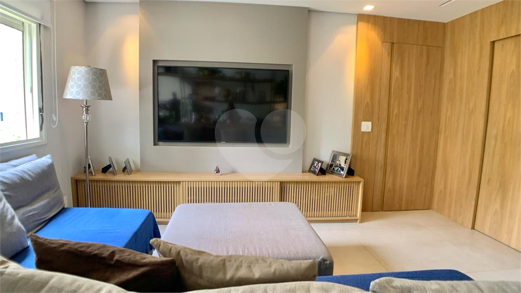 Apartamento à venda em ALTO DE PINHEIROS com 167 m² 
