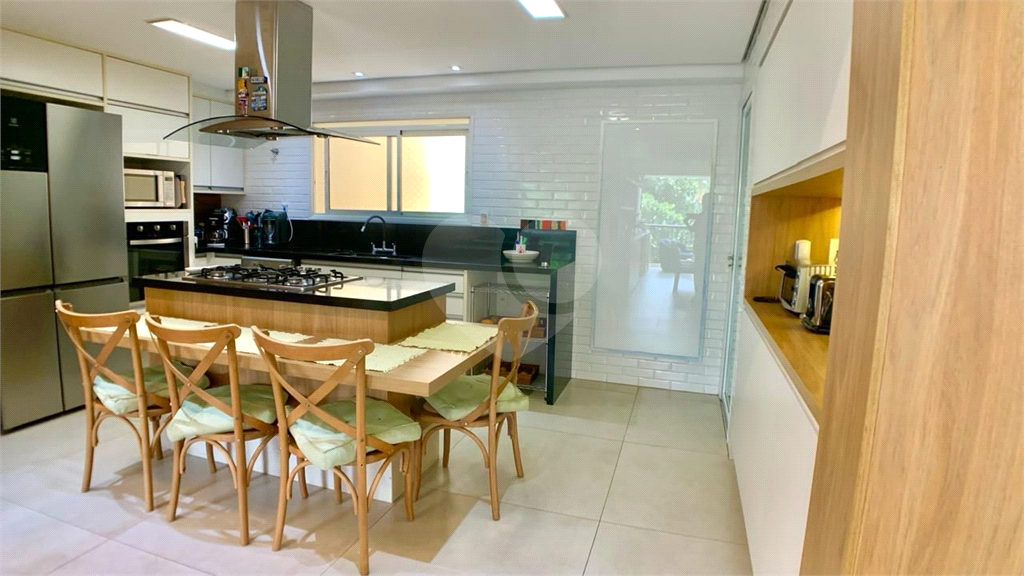 Apartamento à venda em ALTO DE PINHEIROS com 167 m² 
