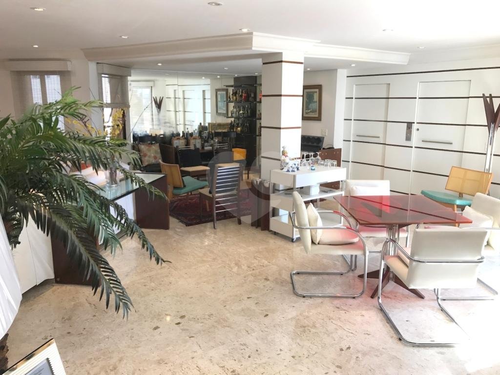 Belíssima cobertura no Campo Belo em excelente localização