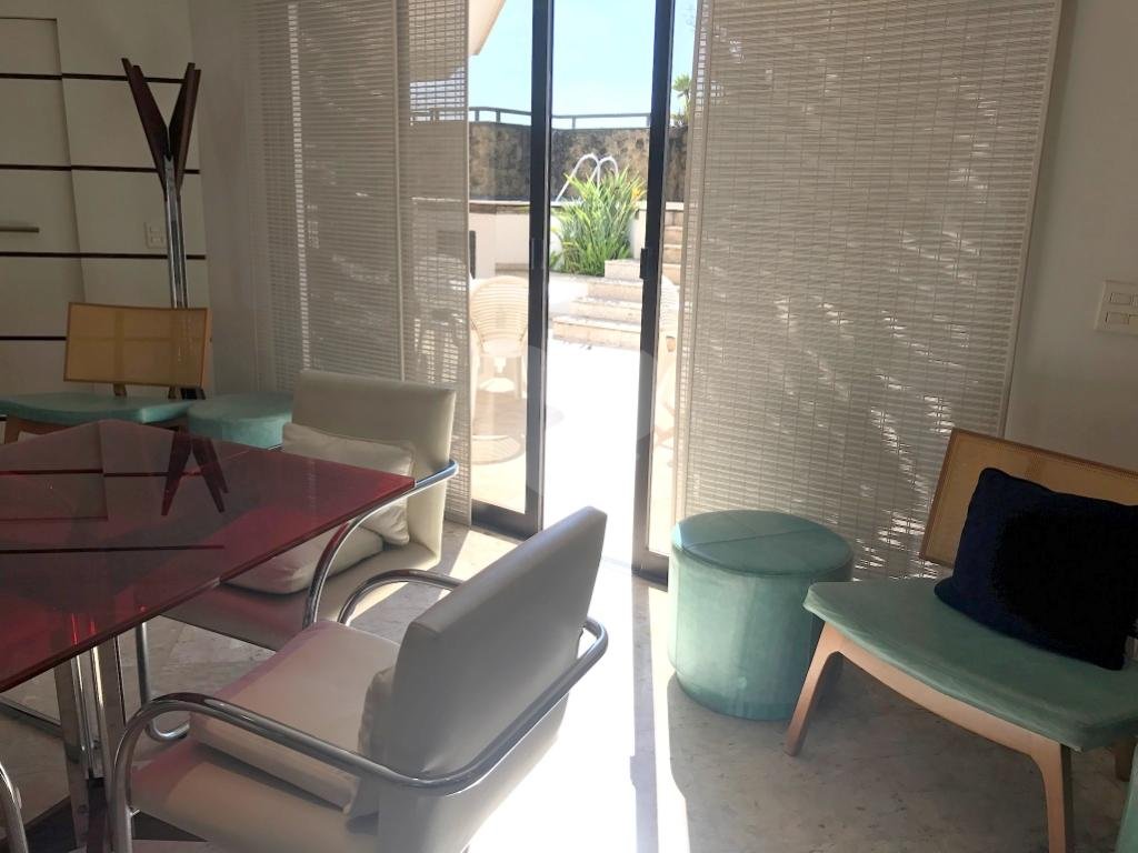 Belíssima cobertura no Campo Belo em excelente localização