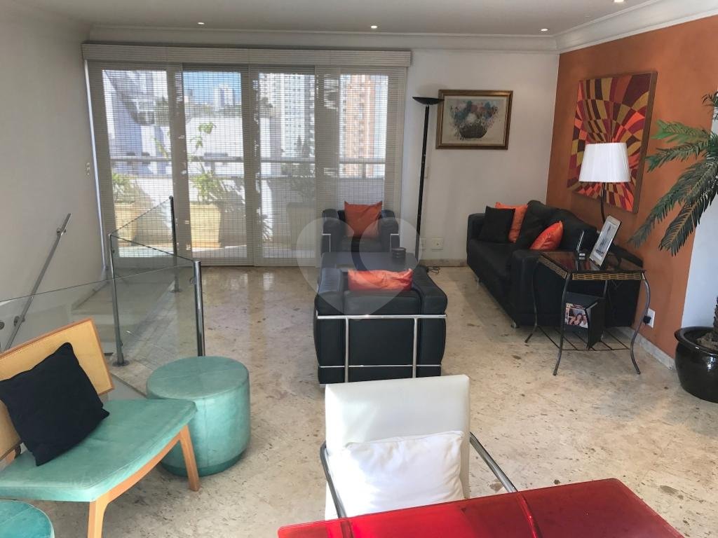 Belíssima cobertura no Campo Belo em excelente localização