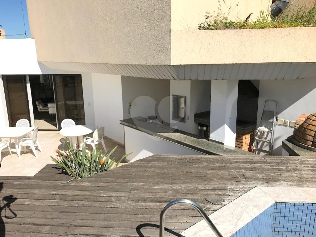 Belíssima cobertura no Campo Belo em excelente localização