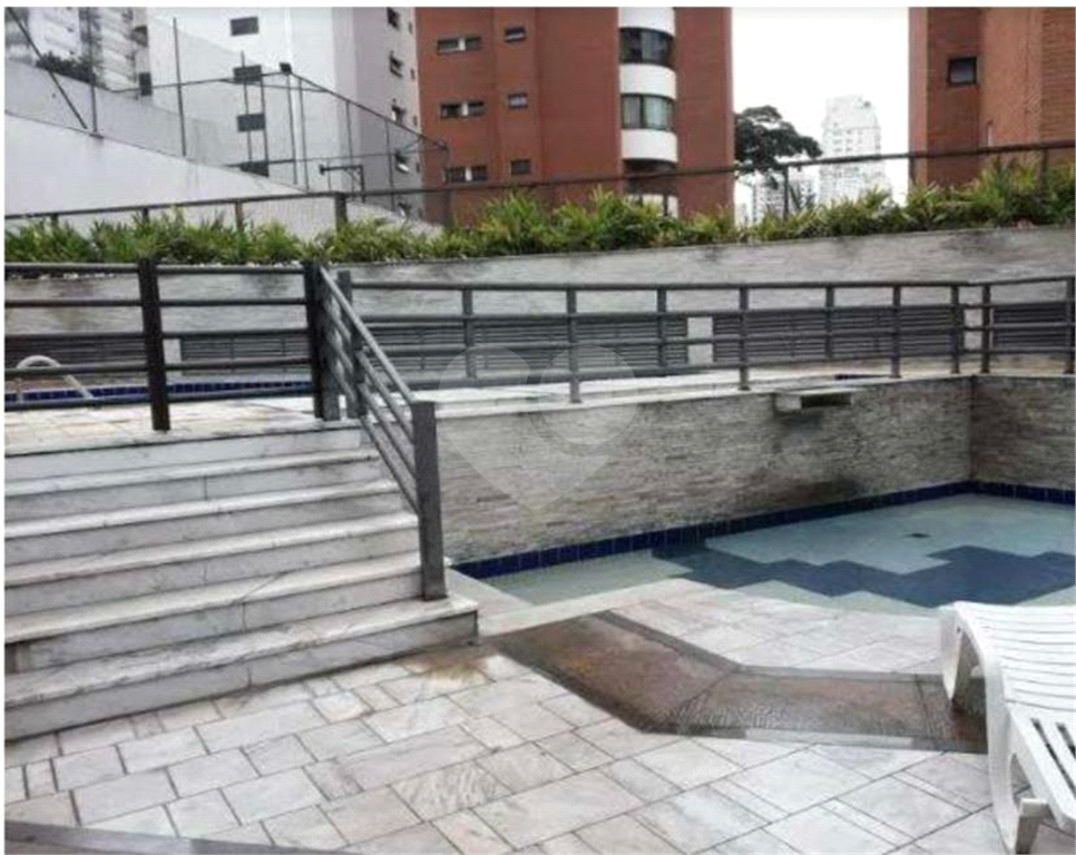 Belíssima cobertura no Campo Belo em excelente localização
