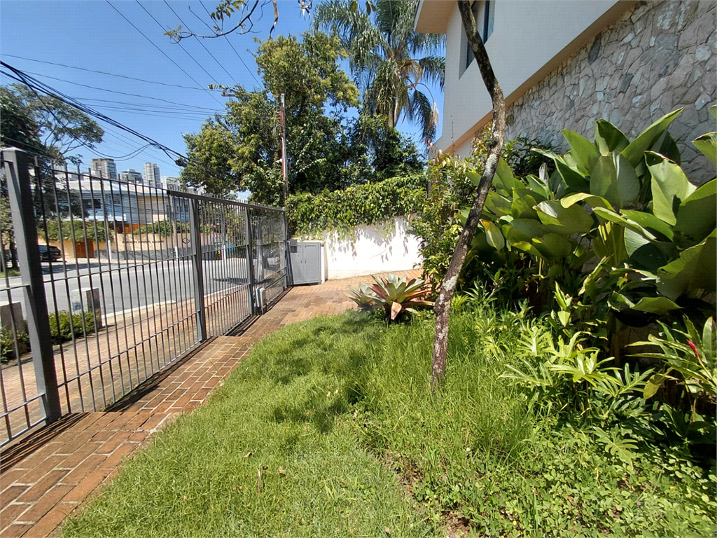 Imóvel de 237m² construída e 357m² de terreno 2 salões grandes dividos em salas comerciais Sumaré com Vila Madalena