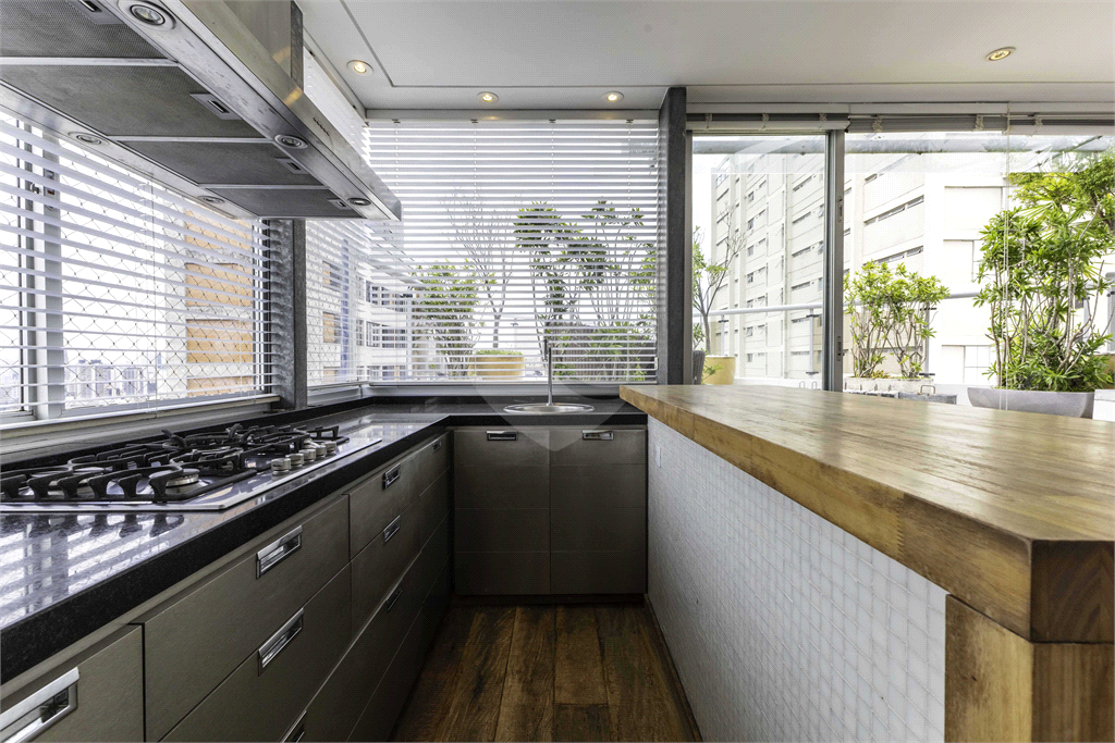 Cobertura dúplex com 175 m para venda e locação no charmoso bairro da Vila Madalena-SP