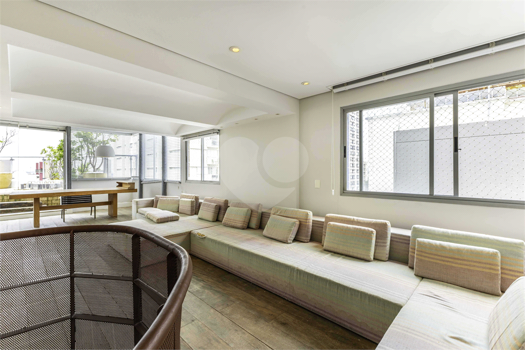 Cobertura dúplex com 175 m para venda e locação no charmoso bairro da Vila Madalena-SP