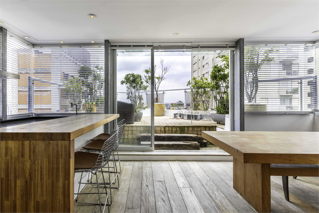 Cobertura dúplex com 175 m para venda e locação no charmoso bairro da Vila Madalena-SP