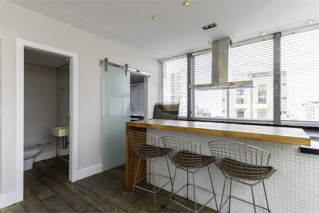 Cobertura dúplex com 175 m para venda e locação no charmoso bairro da Vila Madalena-SP