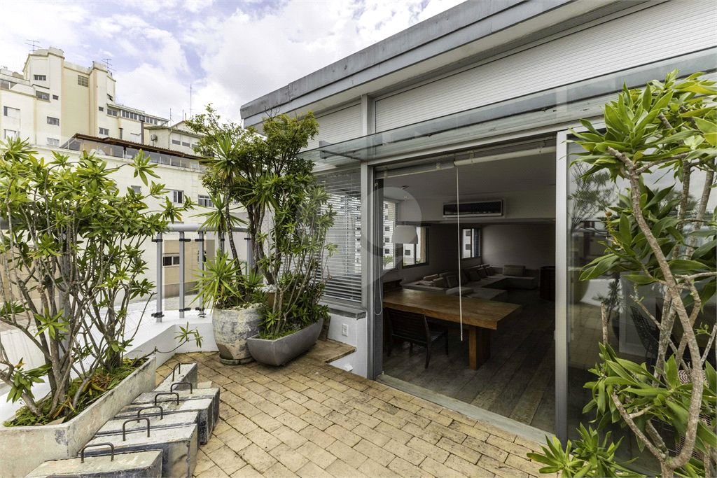 Cobertura dúplex com 175 m para venda e locação no charmoso bairro da Vila Madalena-SP