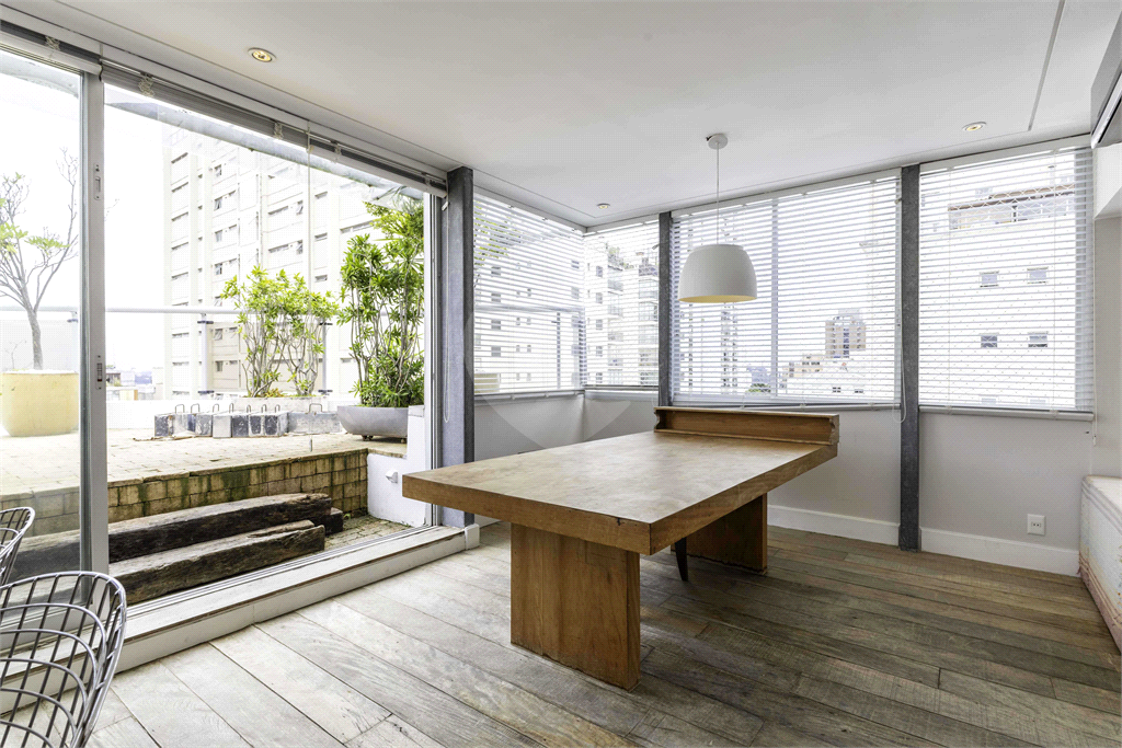 Cobertura dúplex com 175 m para venda e locação no charmoso bairro da Vila Madalena-SP