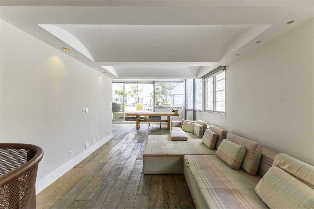 Cobertura dúplex com 175 m para venda e locação no charmoso bairro da Vila Madalena-SP