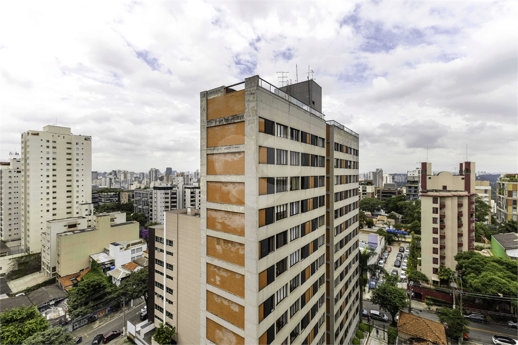 Cobertura dúplex com 175 m para venda e locação no charmoso bairro da Vila Madalena-SP
