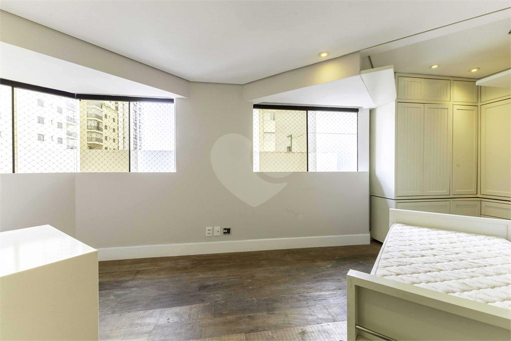 Cobertura dúplex com 175 m para venda e locação no charmoso bairro da Vila Madalena-SP