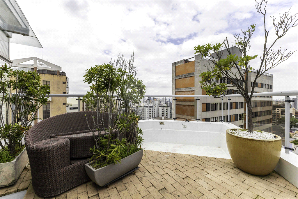 Cobertura dúplex com 175 m para venda e locação no charmoso bairro da Vila Madalena-SP