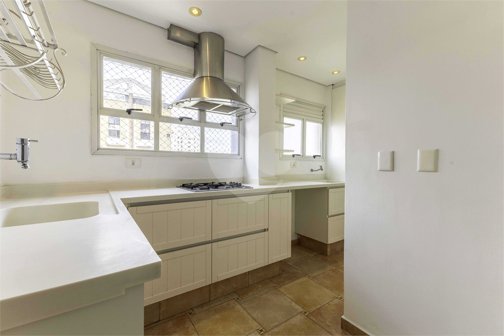 Cobertura dúplex com 175 m para venda e locação no charmoso bairro da Vila Madalena-SP