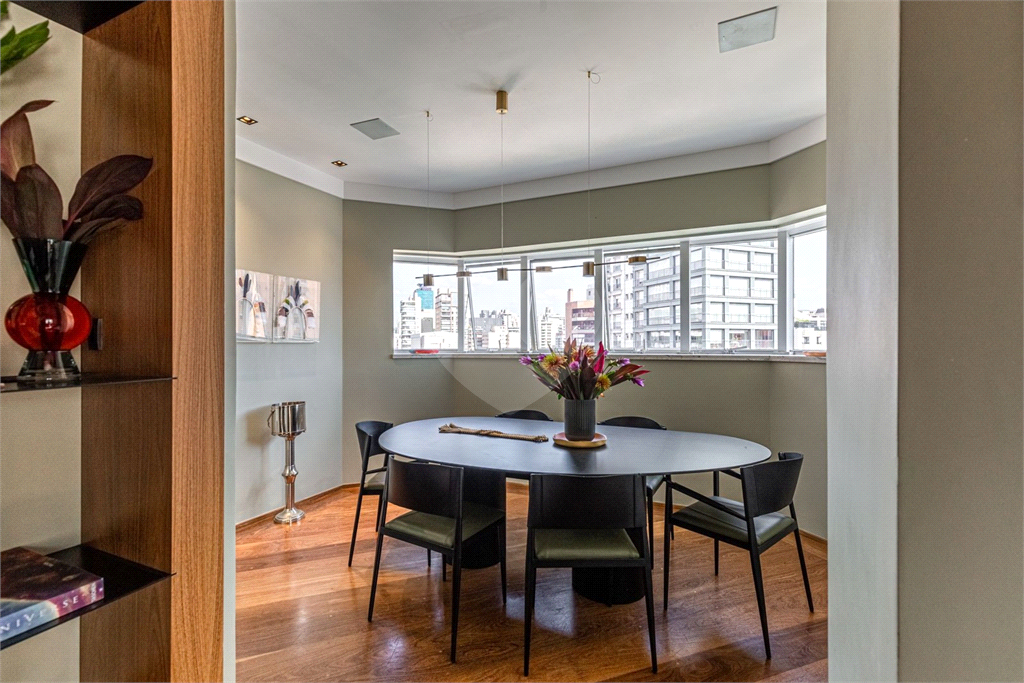 Cobertura com piscina e espaço gourmet privado 4 suítes 4 vagas Vila Uberabinha
