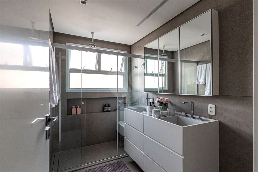 Cobertura com piscina e espaço gourmet privado 4 suítes 4 vagas Vila Uberabinha