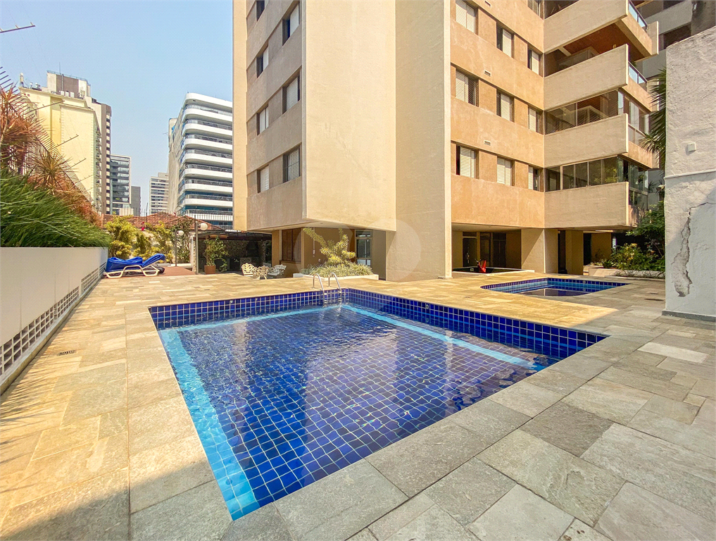 APARTAMENTO em PINHEIROS
