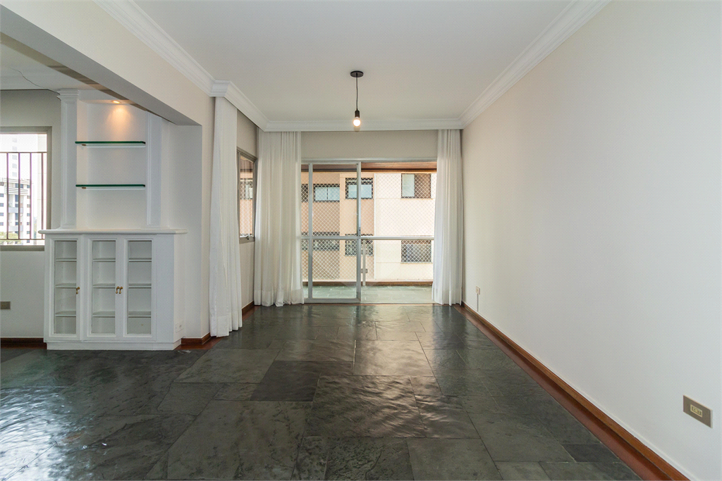 APARTAMENTO em PINHEIROS