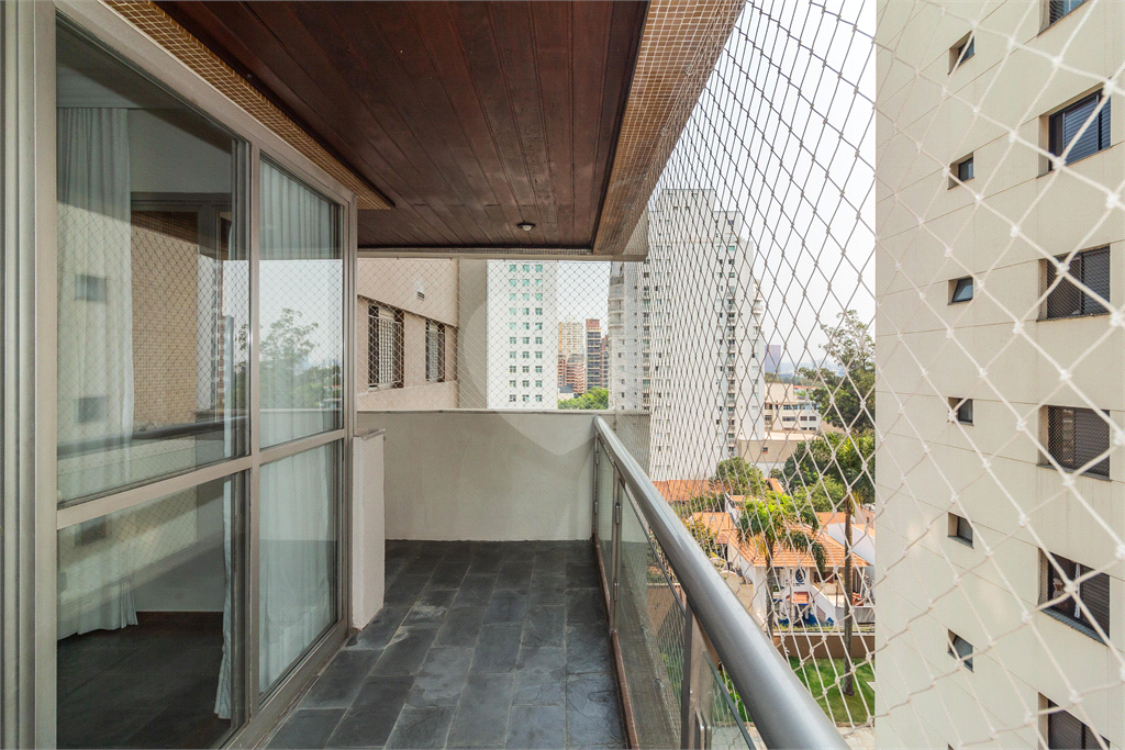 APARTAMENTO em PINHEIROS