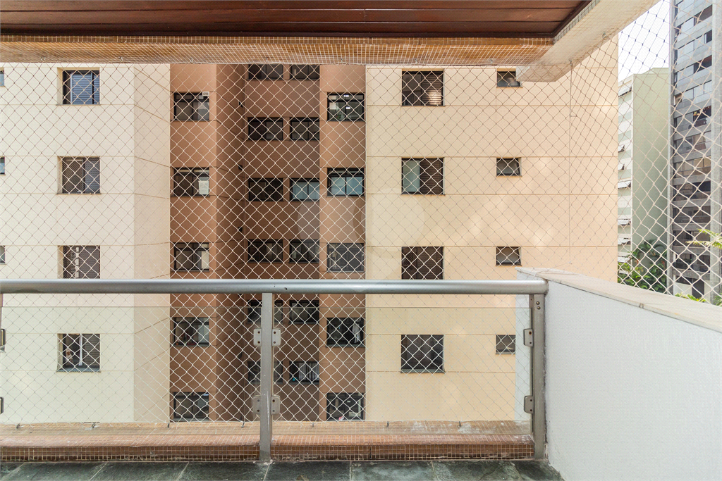 APARTAMENTO em PINHEIROS
