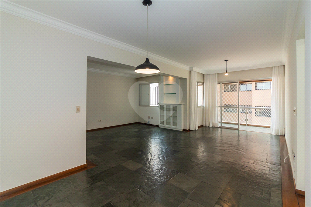 APARTAMENTO em PINHEIROS