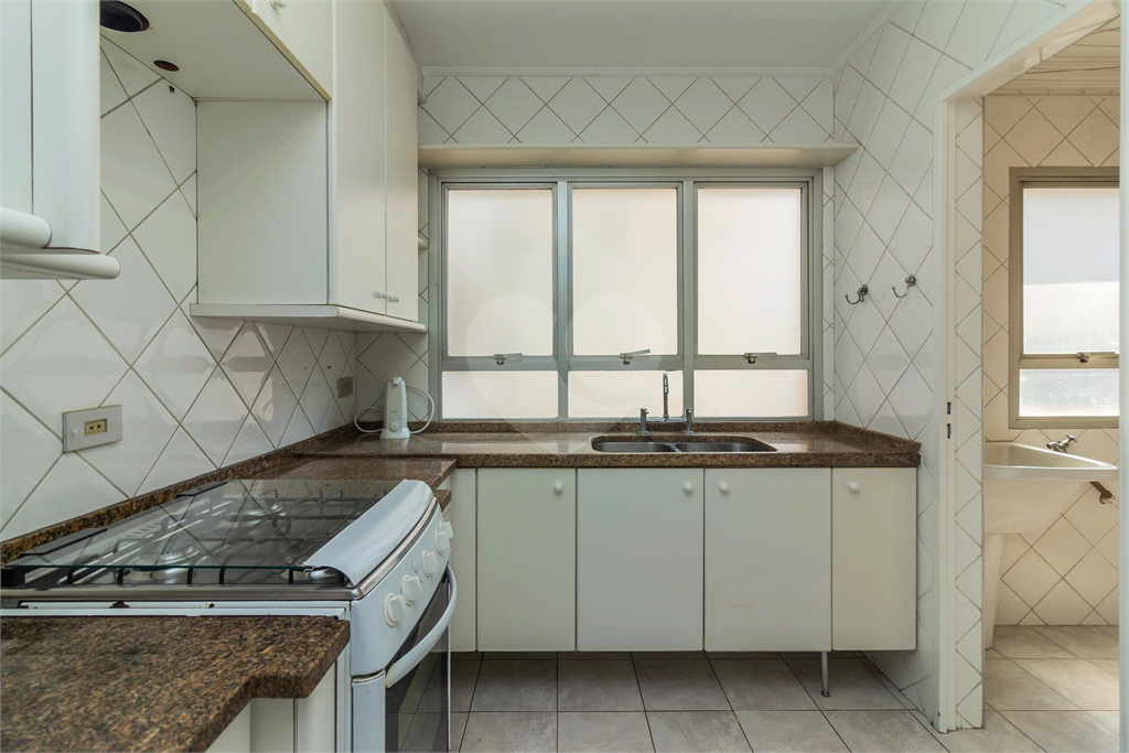 APARTAMENTO em PINHEIROS