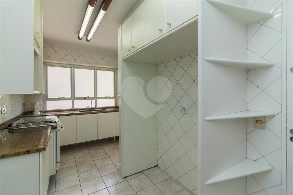 APARTAMENTO em PINHEIROS