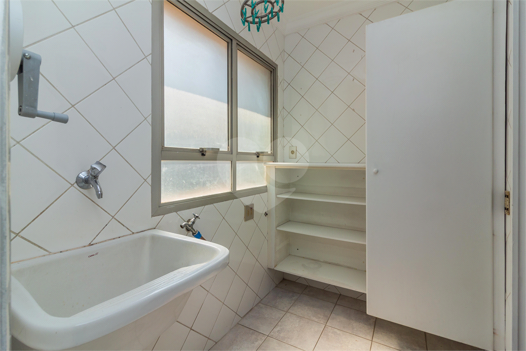 APARTAMENTO em PINHEIROS