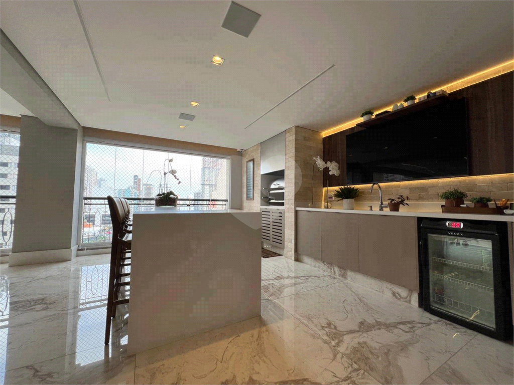 Apartamento de projeto assinado por Mattos Arquitetura