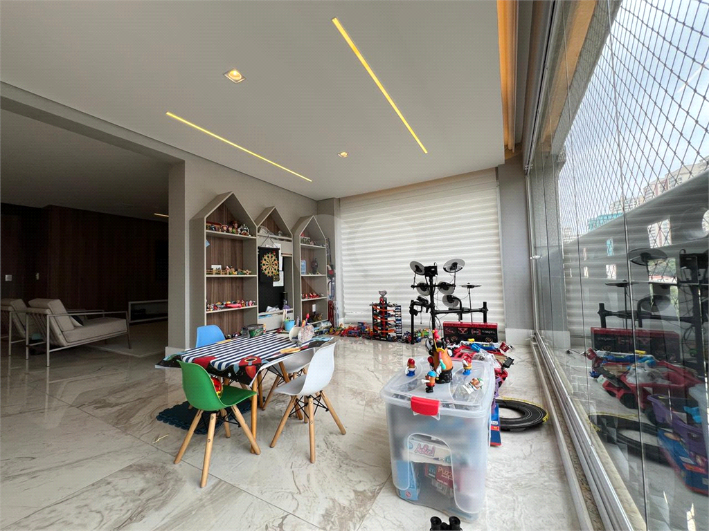 Apartamento de projeto assinado por Mattos Arquitetura