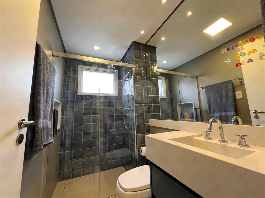 Apartamento de projeto assinado por Mattos Arquitetura