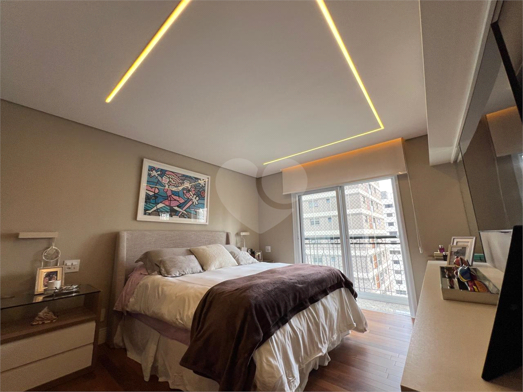 Apartamento de projeto assinado por Mattos Arquitetura