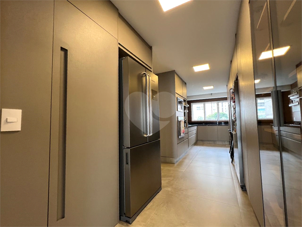 Apartamento de projeto assinado por Mattos Arquitetura