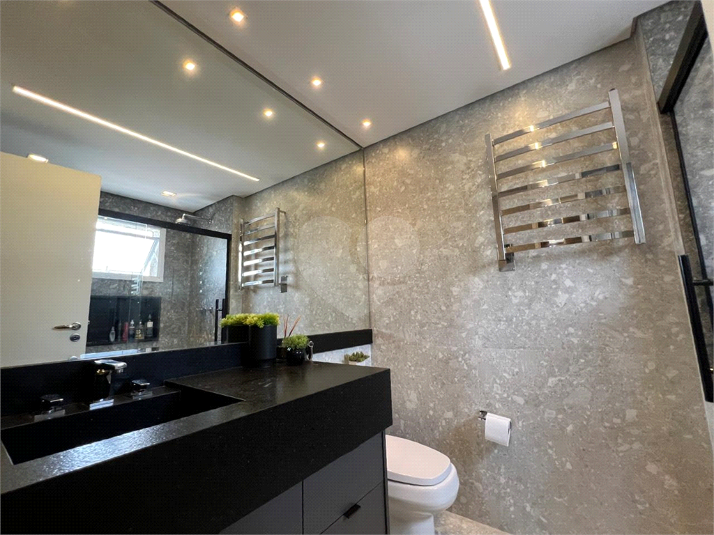 Apartamento de projeto assinado por Mattos Arquitetura