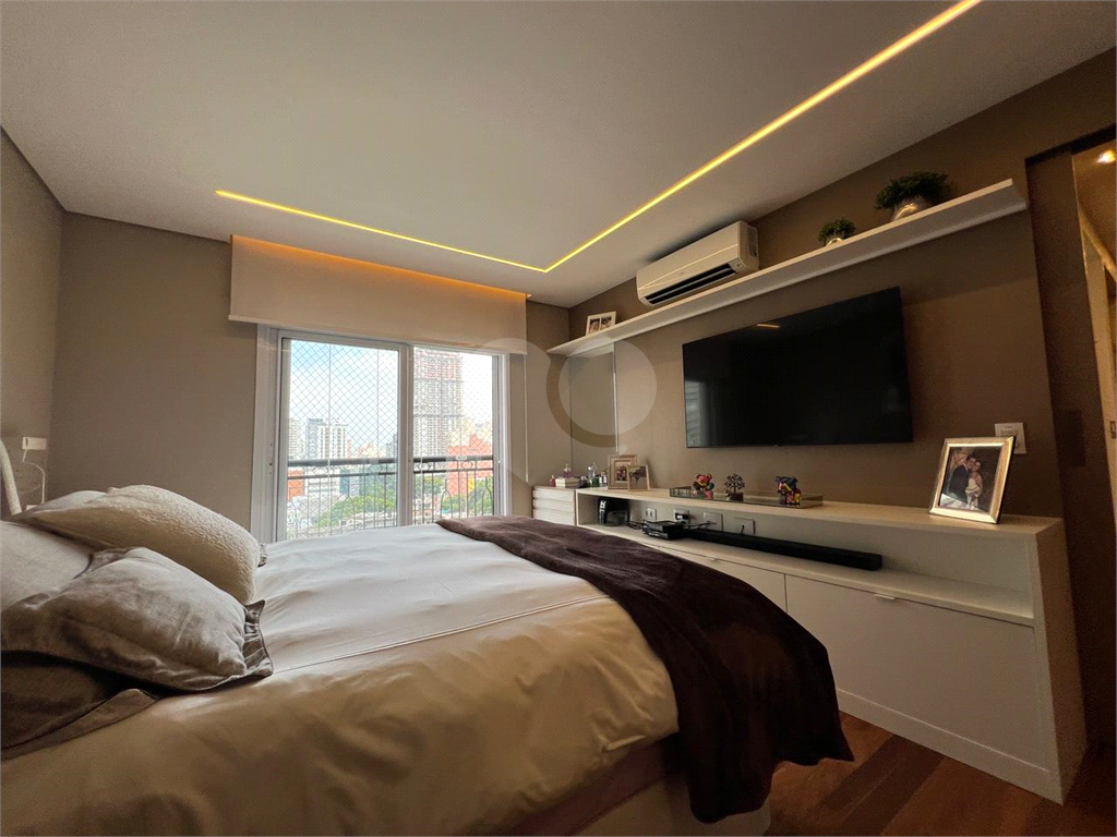 Apartamento de projeto assinado por Mattos Arquitetura