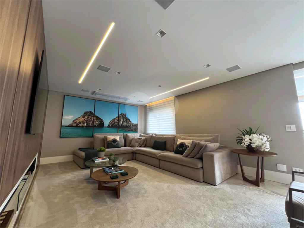 Apartamento de projeto assinado por Mattos Arquitetura