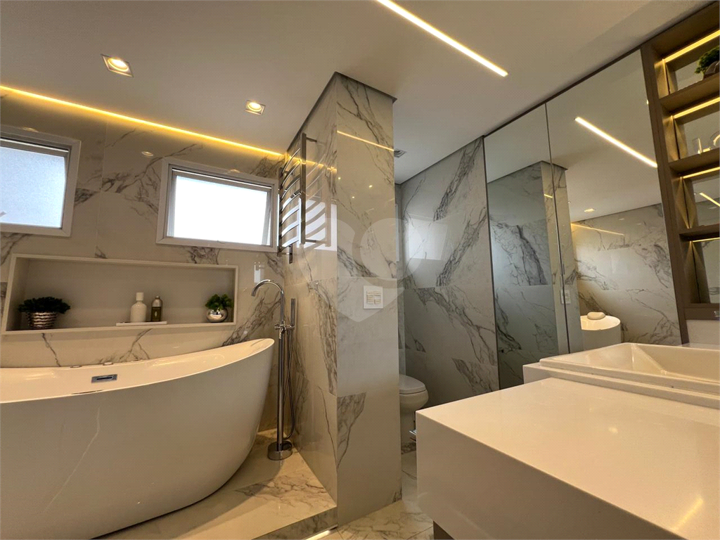 Apartamento de projeto assinado por Mattos Arquitetura