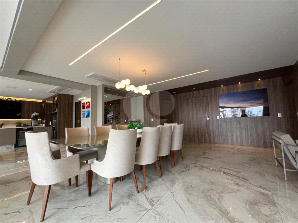 Apartamento de projeto assinado por Mattos Arquitetura