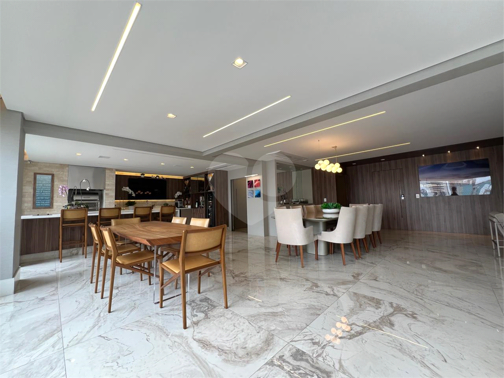 Apartamento de projeto assinado por Mattos Arquitetura