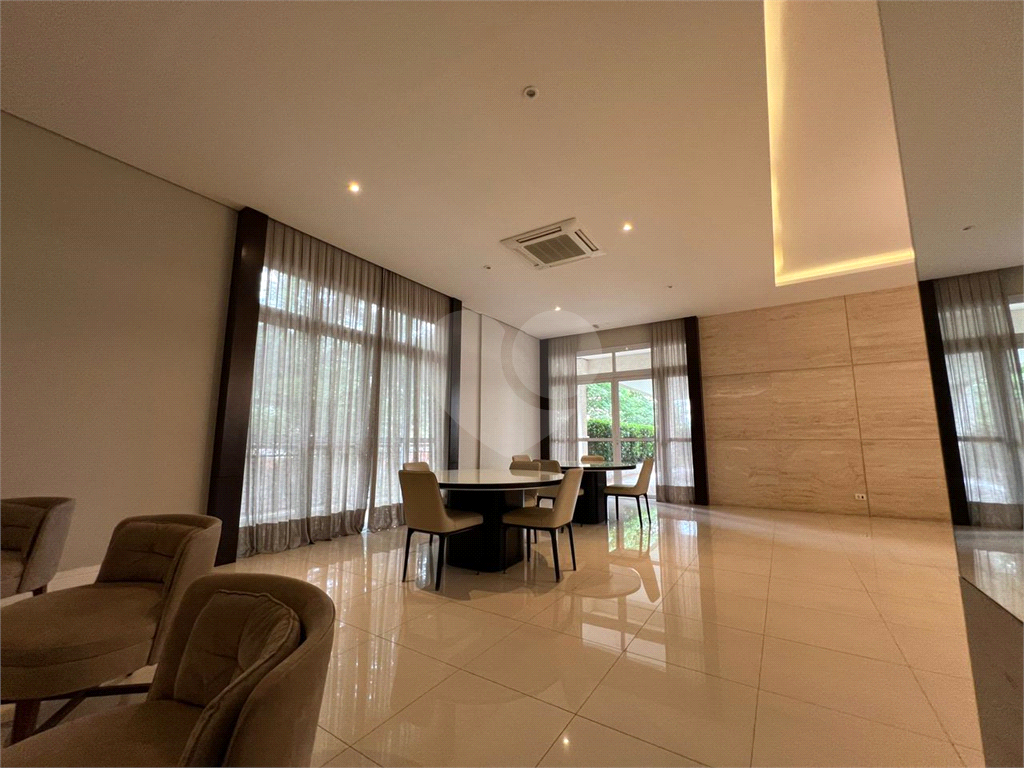 Apartamento de projeto assinado por Mattos Arquitetura